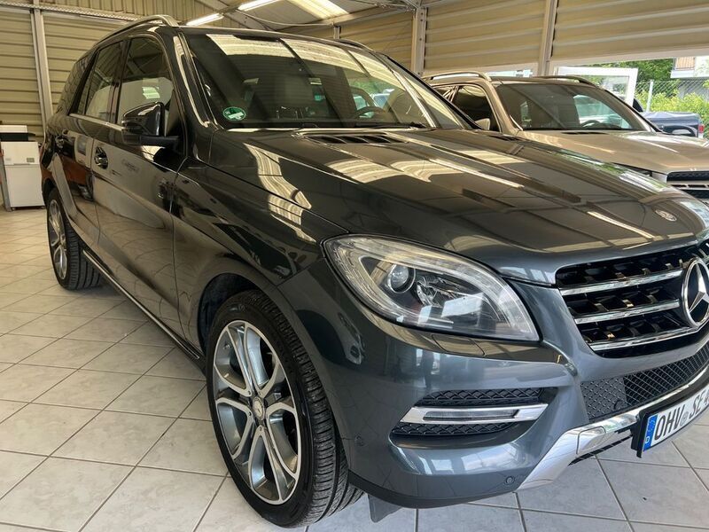 Grau Gebraucht 2013 Mercedes ML350 AMG SUV | 21.800 € (Guter Preis) - Bild 1/4