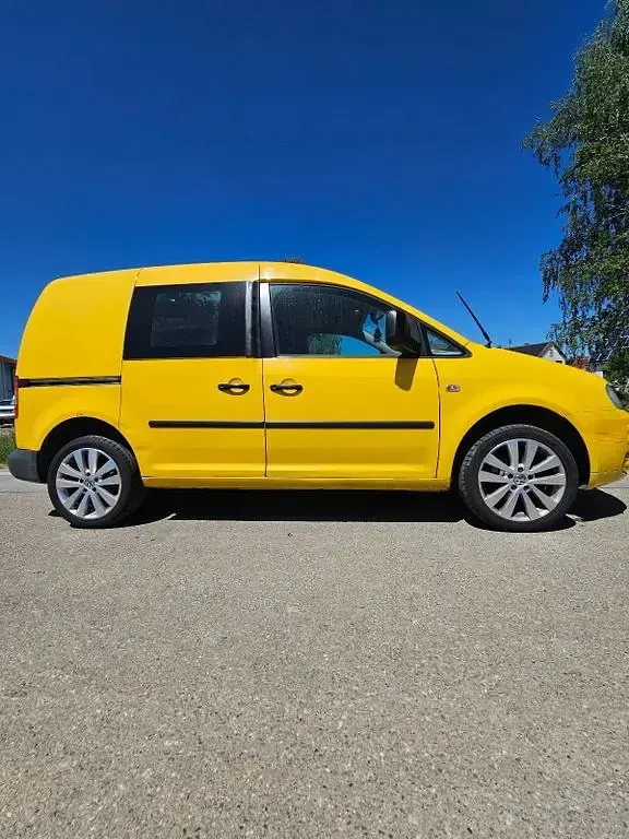 Occasion VW Caddy 75 ch (55 kW) 2010 Jaune Monospace