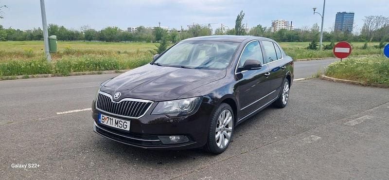 Braun Gebraucht 2014 Skoda Superb Limousine | 11.800 € (Etwas zu teuer) - Bild 1/4