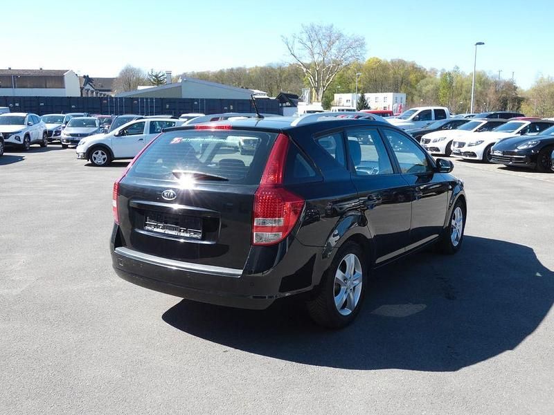 Usado Kia Ceed 90 HP (66 kW) 2011 Preto Citadino