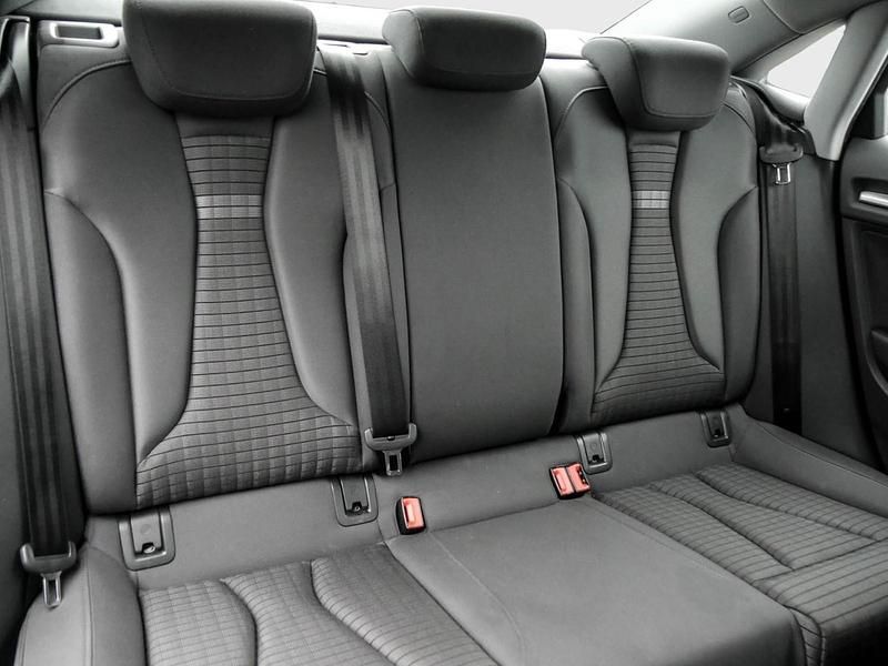 Gebraucht Audi A3 Sport 116 PS (85 kW) 2017 Grau Limousine