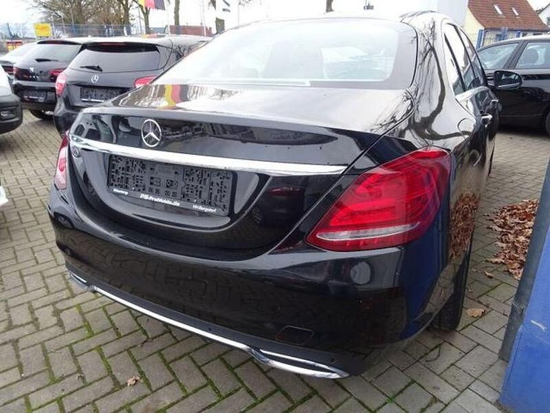 Gebraucht Mercedes C180 156 PS (114 kW) 2018 Schwarz Limousine