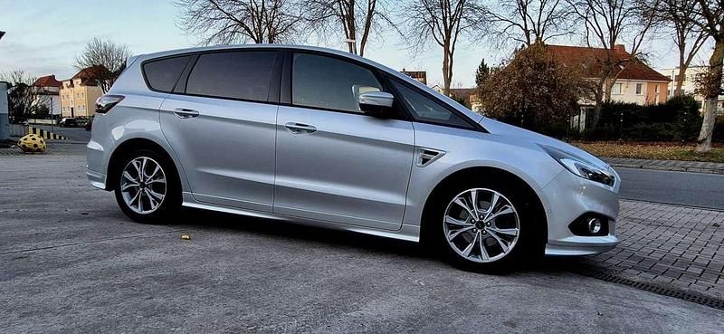 Silber Gebraucht 2018 Ford S-MAX ST-Line Van / Kleinbus | 18.200 € (Teuer) - Bild 1/4