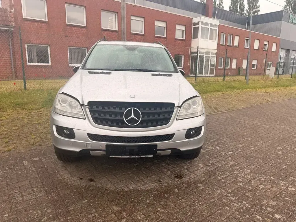 Gebraucht Mercedes ML280 190 PS (139 kW) 2006 Silber SUV