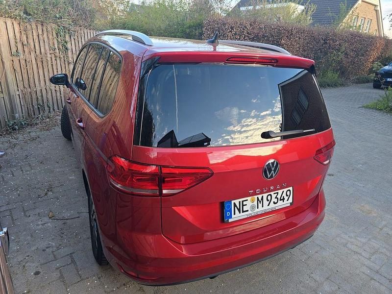 Gebraucht VW Touran Active 150 PS (110 kW) 2021 Rot Van / Kleinbus