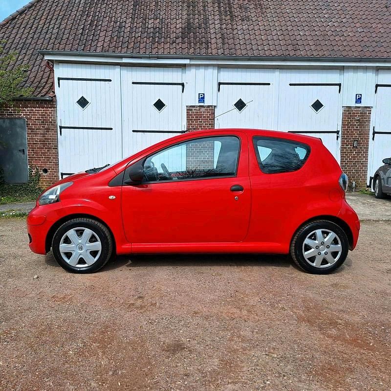 Second-hand Toyota Aygo 2009 Roșu Hatchback