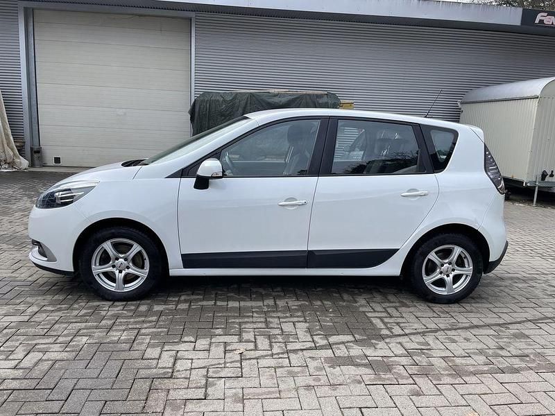 Gebraucht Renault Scénic III Dynamique 110 PS (80 kW) 2012 Weiß Van / Kleinbus
