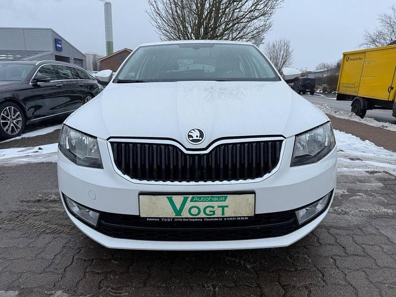 Gebraucht Skoda Octavia Ambition 140 PS (102 kW) 2014 Weiß Kleinwagen