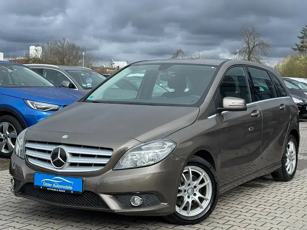 Gebraucht Mercedes B200 156 PS (114 kW) 2014 Grau Kleinwagen