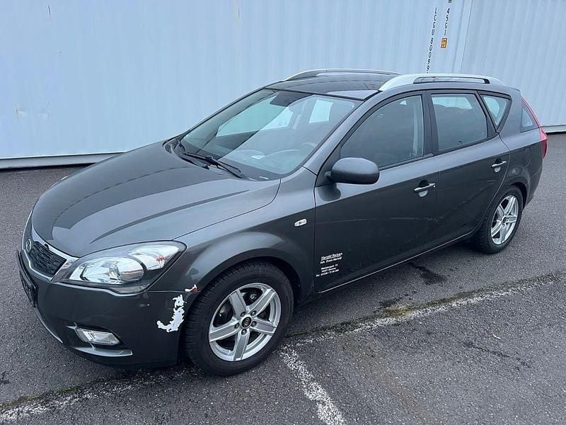 Grau Gebraucht 2010 Kia Ceed Sportswagon Vision Kombi | 2.499 € (Superpreis) - Bild 1/4