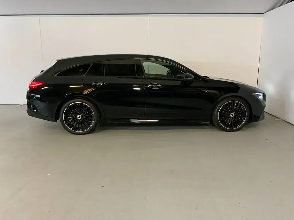 Gebraucht Mercedes CLA200 Premium 150 PS (110 kW) 2025 Metalliclack kosmosschwarz Limousine