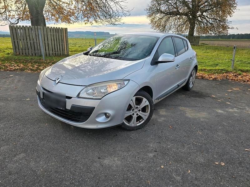 Silber Gebraucht 2009 Renault Mégane III Limousine | 3.000 € (Guter Preis) - Bild 1/4