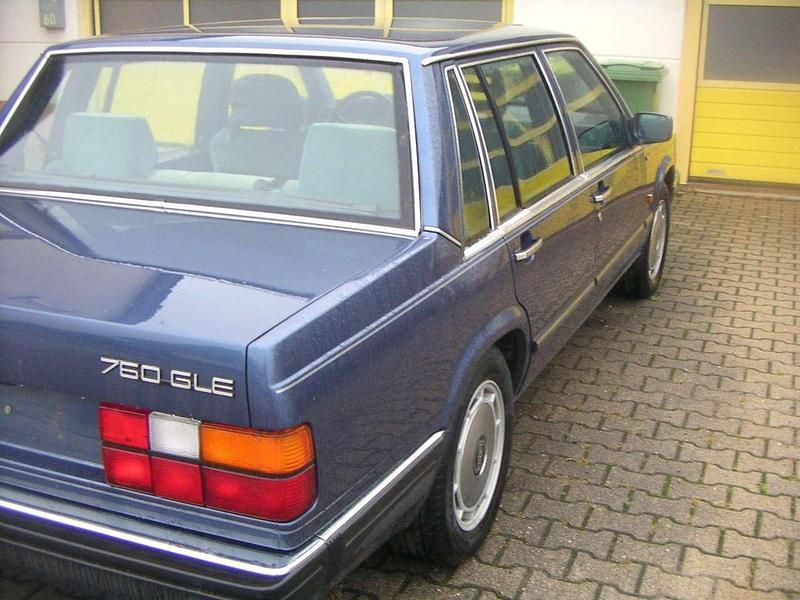 Blau Gebraucht 1987 Volvo 760 Limousine | 4.764 € - Bild 1/4