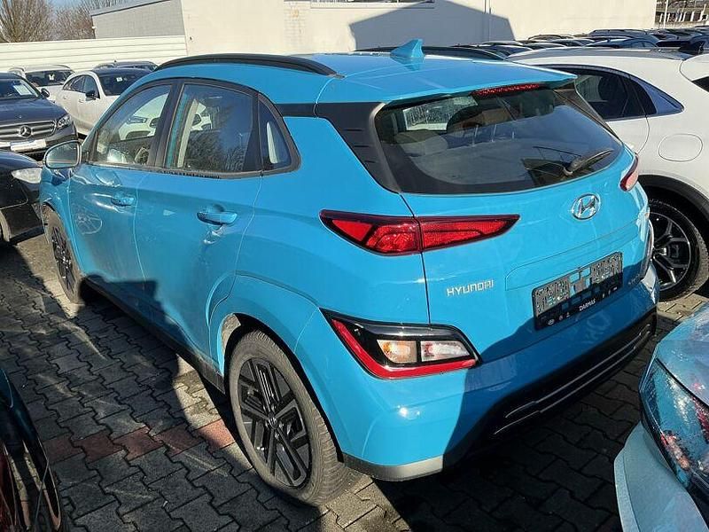 Gebraucht Hyundai Kona Select 100 kW (136 PS) 2022 Hellblau SUV