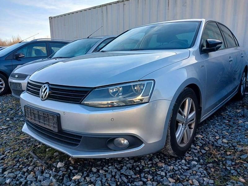 Silber Gebraucht 2012 VW Jetta Match Limousine | 5.990 € (Fairer Preis) - Bild 1/2