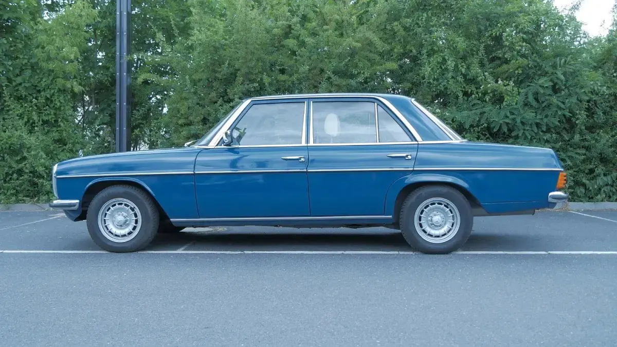 Gebraucht Mercedes 230 110 PS (80 kW) 1975 Blau Limousine