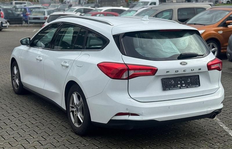Gebraucht Ford Focus Cool & Connect 120 PS (88 kW) 2020 Frozen white Kombi