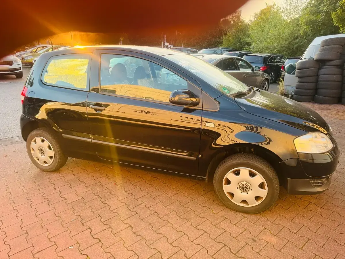 Gebraucht VW Fox 60 PS (44 kW) 2006 Schwarz Kleinwagen