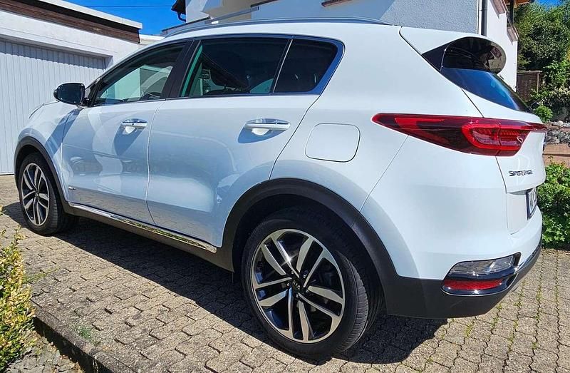 Weiß Gebraucht 2019 Kia Sportage Platinum SUV | 19.900 € (Fairer Preis) - Bild 1/4