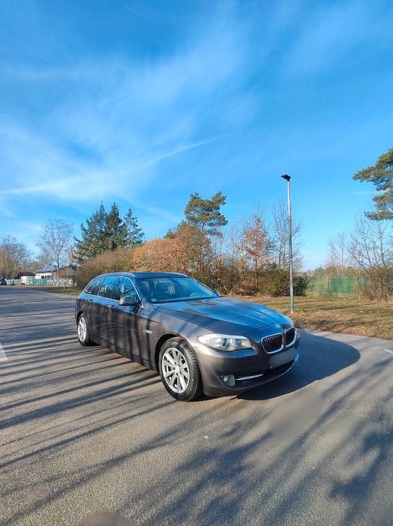 Braun Gebraucht 2011 BMW 525 Kombi | 6.150 € (Superpreis) - Bild 1/4
