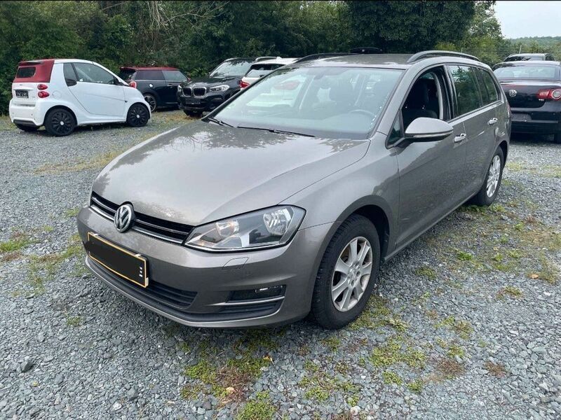 Grau Gebraucht 2015 VW Golf VII Comfortline Kombi | 12.750 € (Etwas zu teuer) - Bild 1/4