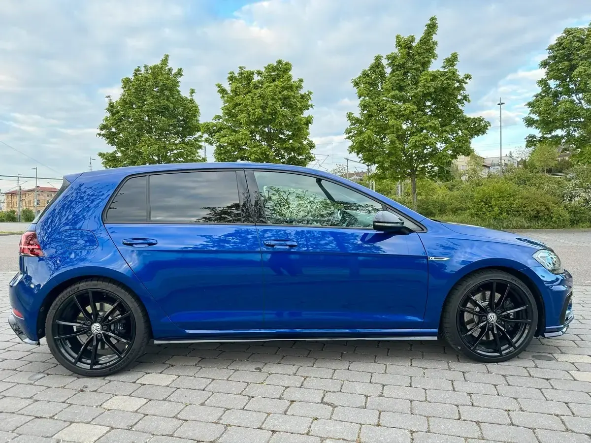 Gebraucht VW Golf VII R 300 PS (220 kW) 2019 Blau Kleinwagen