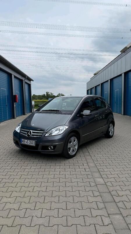 Grau Gebraucht 2011 Mercedes A160 Kleinwagen | 3.950 € (Guter Preis) - Bild 1/4