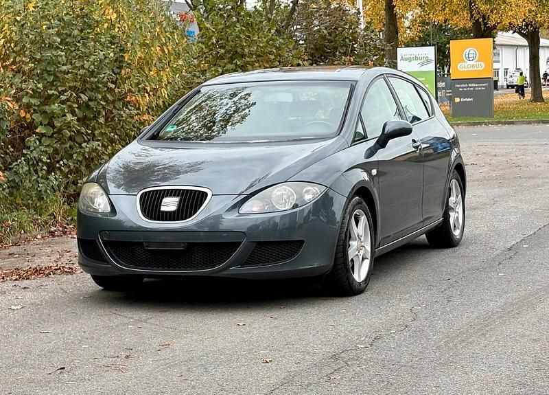 Grau Gebraucht 2005 Seat Leon Limousine | 950 € (Guter Preis) - Bild 1/4