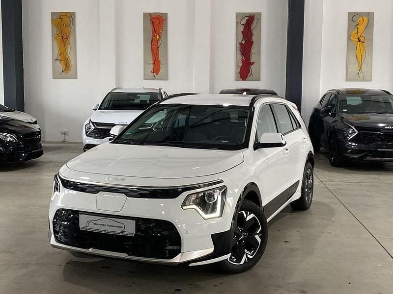 Schneeweiss Gebraucht 2023 Kia e-Niro Vision SUV | 24.880 € (Guter Preis) - Bild 1/4