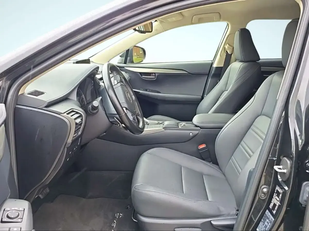 Gebraucht Lexus NX300h 197 PS (144 kW) 2021 Graphite black SUV