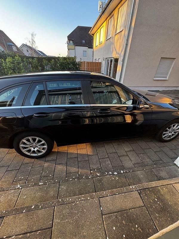Gebraucht Mercedes C220 170 PS (125 kW) 2015 Schwarz Kombi
