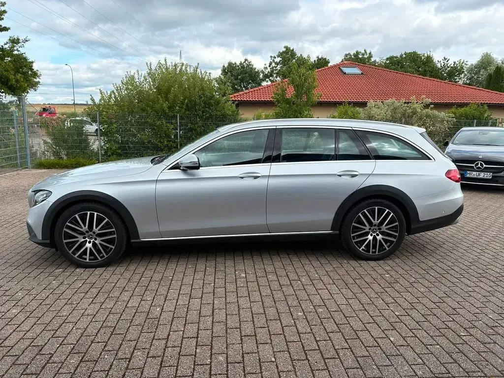 Gebraucht Mercedes E220 All-Terrain Avantgarde 194 PS (142 kW) 2019 Silber Kombi
