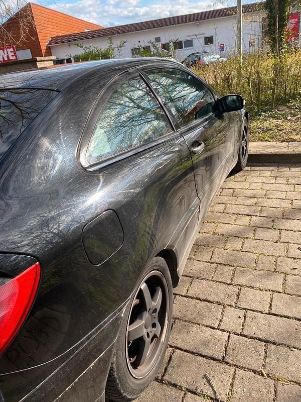 Gebraucht Mercedes C180 148 PS (108 kW) 2001 Schwarz Coupé