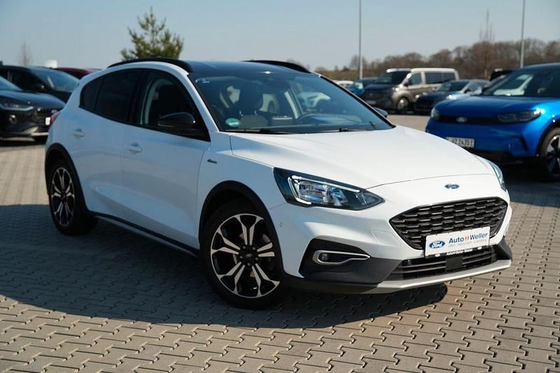 Usata Ford Focus Active 125 CV (91 kW) 2022 Bianco Berlina