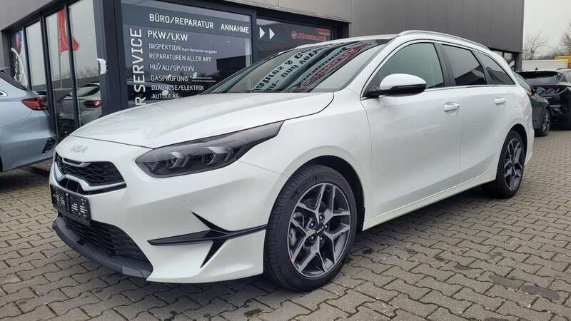 Weiß Neu 2025 Kia Ceed Sportswagon Kombi | 25.990 € (Superpreis) - Bild 1/4