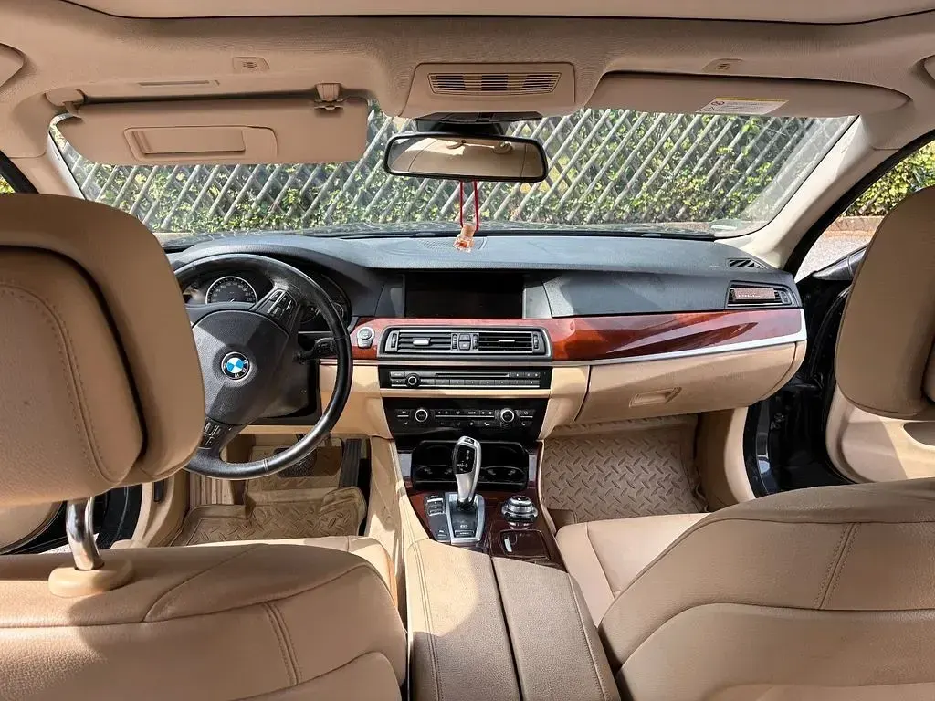 Gebraucht BMW 530 258 PS (189 kW) 2012 Schwarz Kombi
