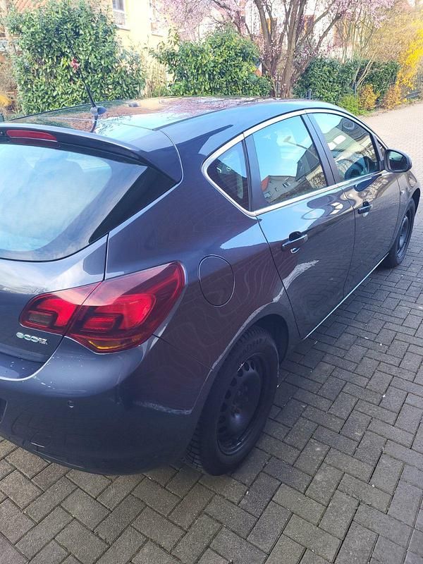 Gebraucht Opel Astra Eco 100 PS (73 kW) 2010 Grau Kleinwagen