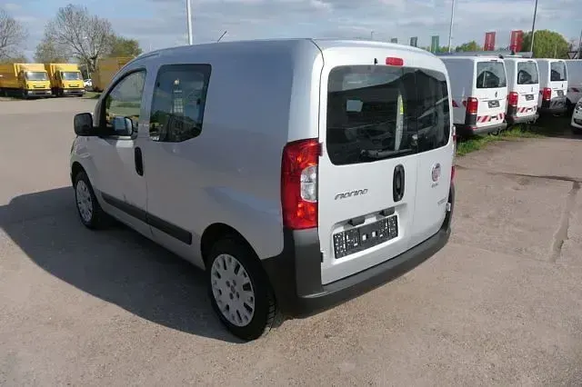 Gebraucht Fiat Fiorino 77 PS (56 kW) 2011 Grau (colore esterno (hellgra) (metallic) Van / Kleinbus