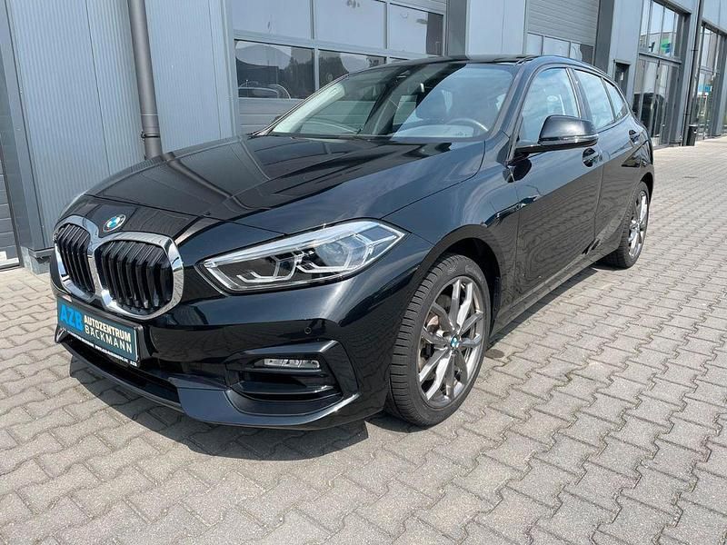 Schwarz Gebraucht 2023 BMW 120 Sport Line Kleinwagen | 25.980 € (Guter Preis) - Bild 1/4