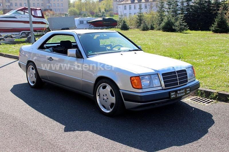 Second-hand Mercedes 220 150 CP (110 kW) 1993 Argintiu