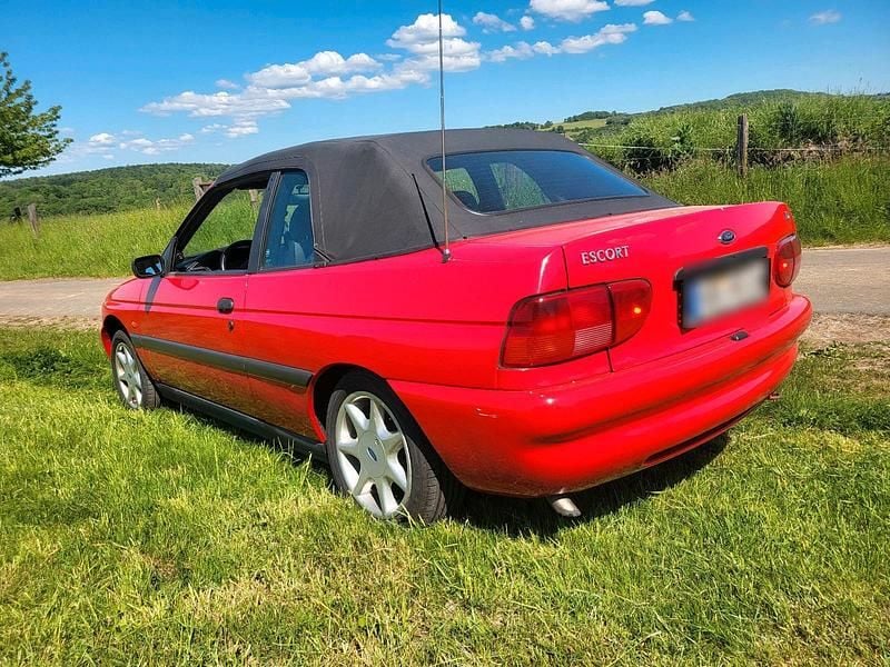Gebraucht Ford Escort Cabriolet 90 PS (66 kW) 1996 Rot Cabrio
