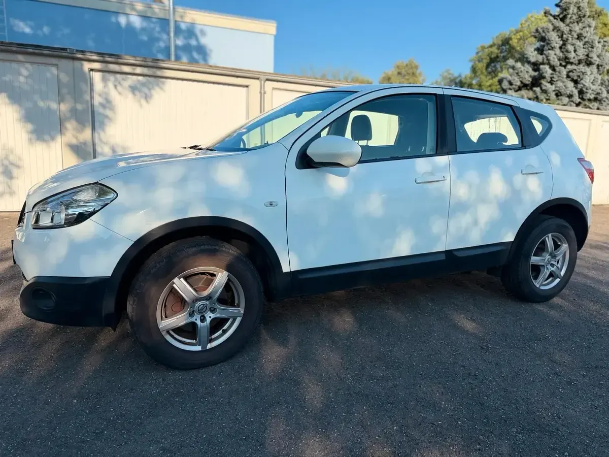 Gebraucht Nissan Qashqai 117 PS (86 kW) 2012 Weiß SUV
