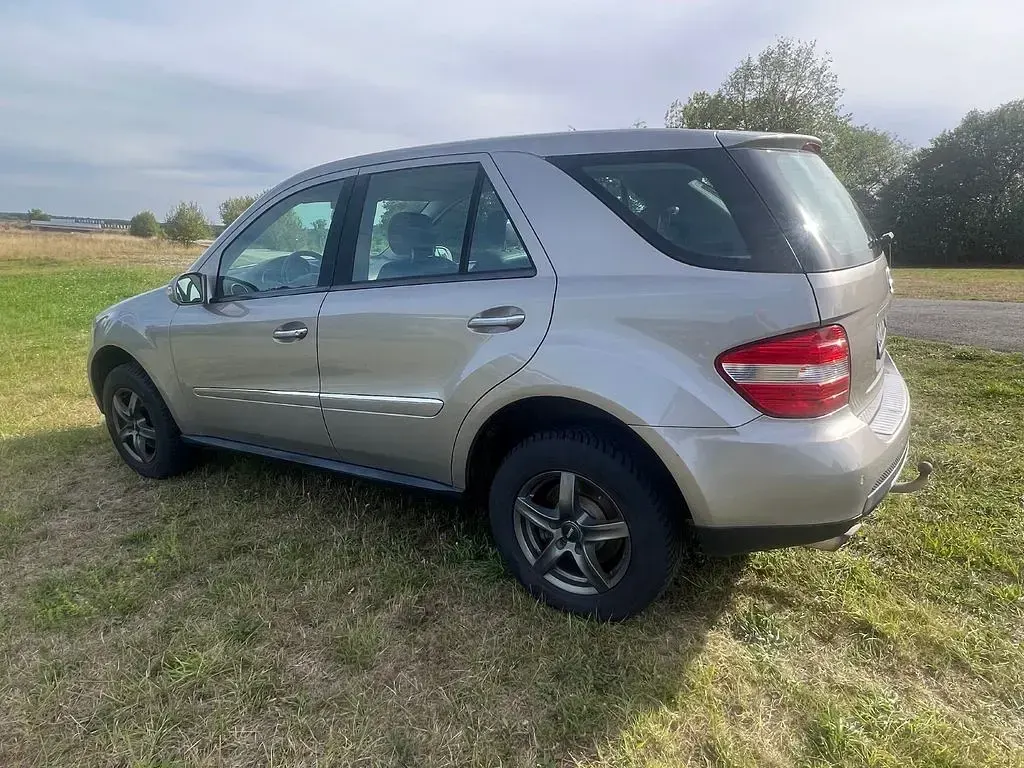 Gebraucht Mercedes ML280 190 PS (139 kW) 2008 Gold SUV