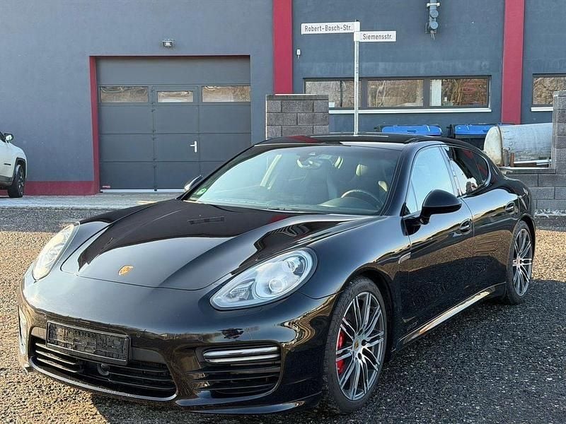 Schwarz Gebraucht 2017 Porsche Panamera GTS Sport Limousine | 42.900 € (Fairer Preis) - Bild 1/4