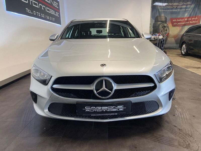 Iridiumsilber metalliclack Gebraucht 2022 Mercedes A200 Limousine | 17.690 € - Bild 1/4