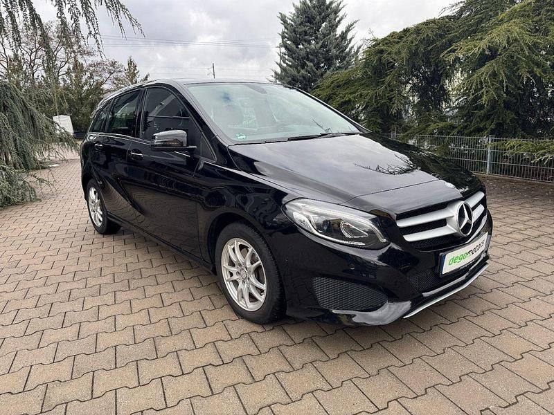 Gebraucht Mercedes 200 136 PS (100 kW) 2015 Schwarz Limousine