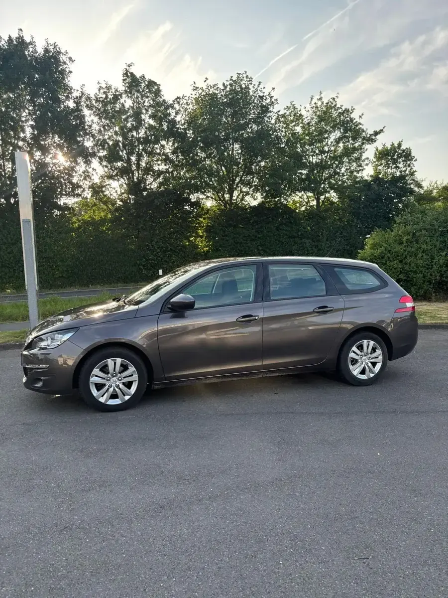 Gebraucht Peugeot 308 SW 131 PS (96 kW) 2015 Grau Kombi