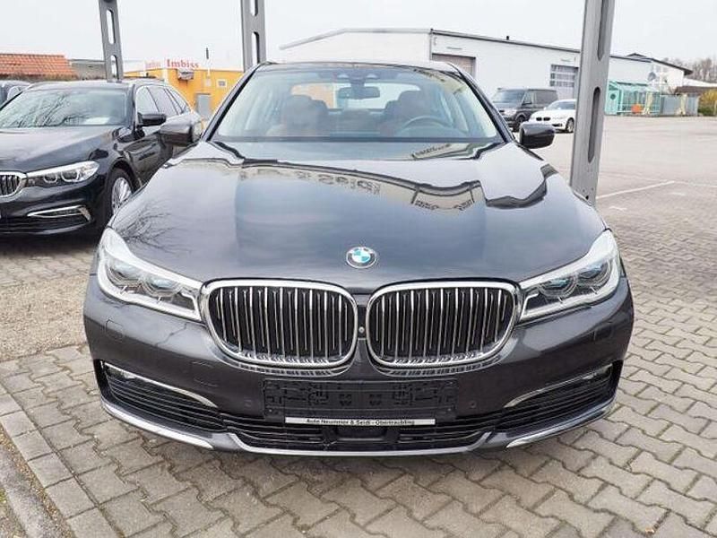 Gebraucht BMW 740 Shadowline 320 PS (235 kW) 2018 Grau Limousine