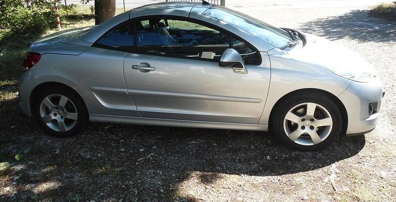 Silber Gebraucht 2011 Peugeot 207 CC Cabrio | 2.950 € (Guter Preis) - Bild 1/4
