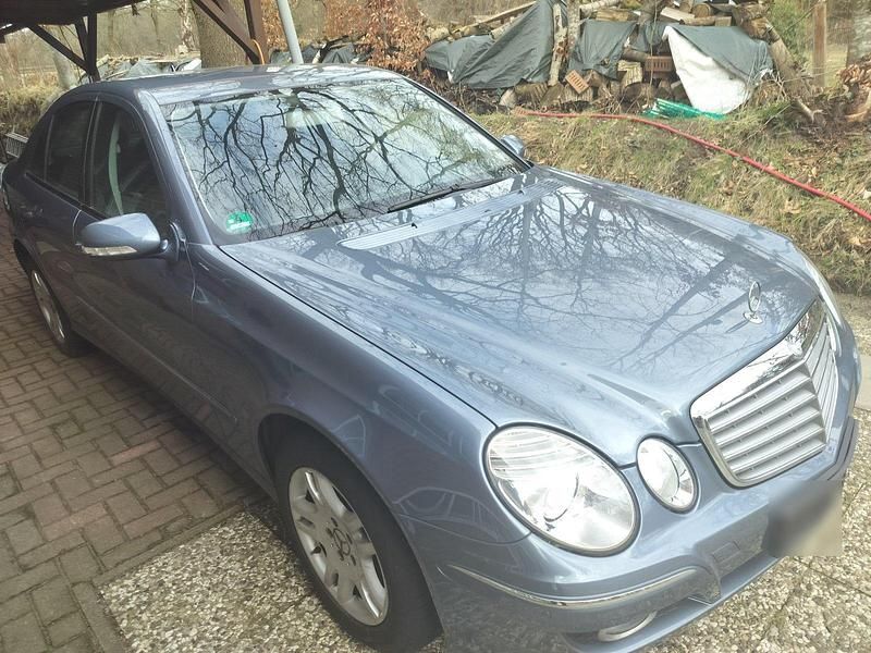 Gebraucht Mercedes E220 Elegance 170 PS (125 kW) 2007 Blau Limousine